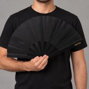 Abanico Full Black - vista con modelo