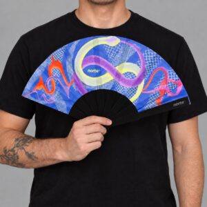 Abanico Uroboros Lilac - vista con modelo