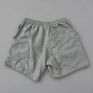 Short MicroFlames Gris Rituals — Vista adicional sobre fondo gris