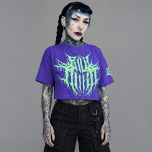 Crop Top Violeta con Verde Paul Marti — Modelo · frente sobre fondo gris