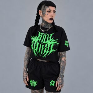 Crop Top Negro con Verde Paul Marti — Modelo · frente sobre fondo gris
