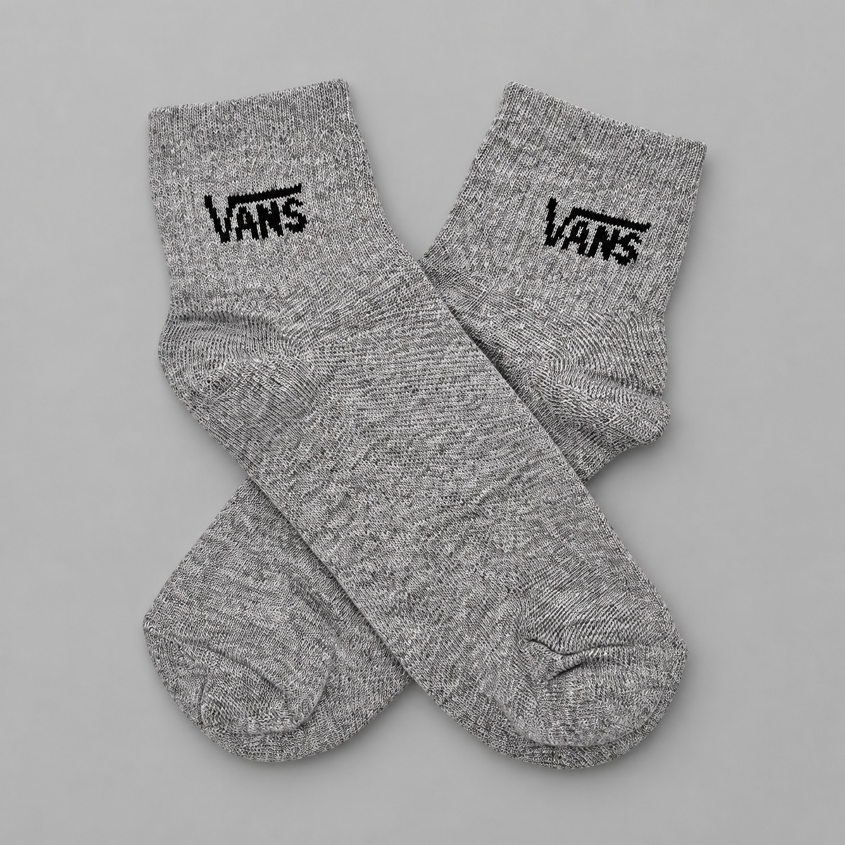 Medias Vans Soquete grises — Vista principal sobre fondo gris