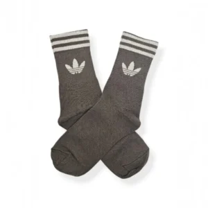 Medias chocolate con líneas blancas Adidas