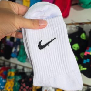 Medias tenis blancas con pipa negra Nike