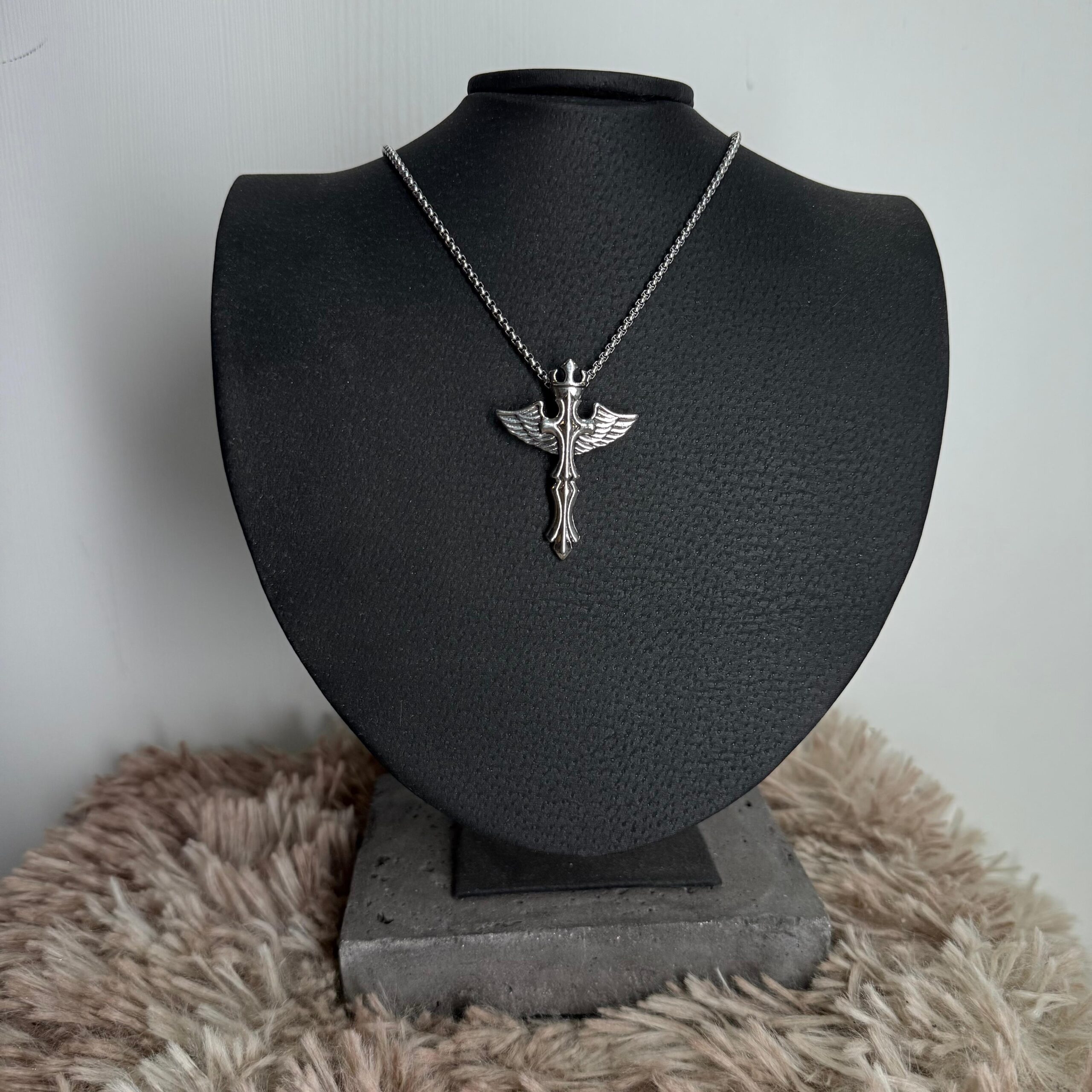 Collar Cruz con Alas – Dije Ángel Gótico - Imagen 2