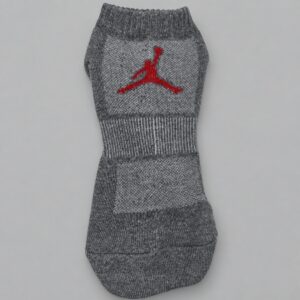 Medias Soquete Jordan base gris — Vista principal sobre fondo gris