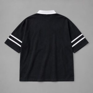 Chomba Oversize Sign — Prenda · espalda sobre fondo gris