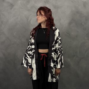 Haori Llamas Blanco y Negro