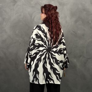 Haori Llamas Blanco y Negro
