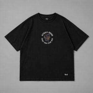 Remera boxy Snake negro Rituals — Prenda · frente sobre fondo gris
