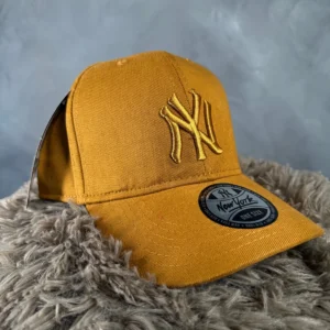 Gorra New York NY bordada mostaza