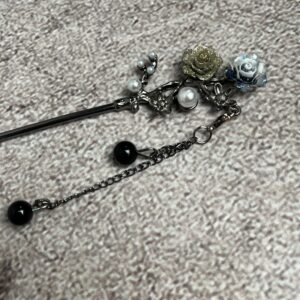 Horquilla Rosas con Perlas y Cadenas